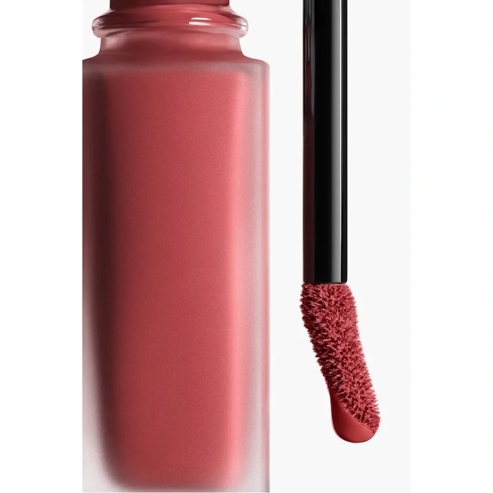 CHANEL Red Lipstick Vibrant Satin Finish - Picture 3 of 9